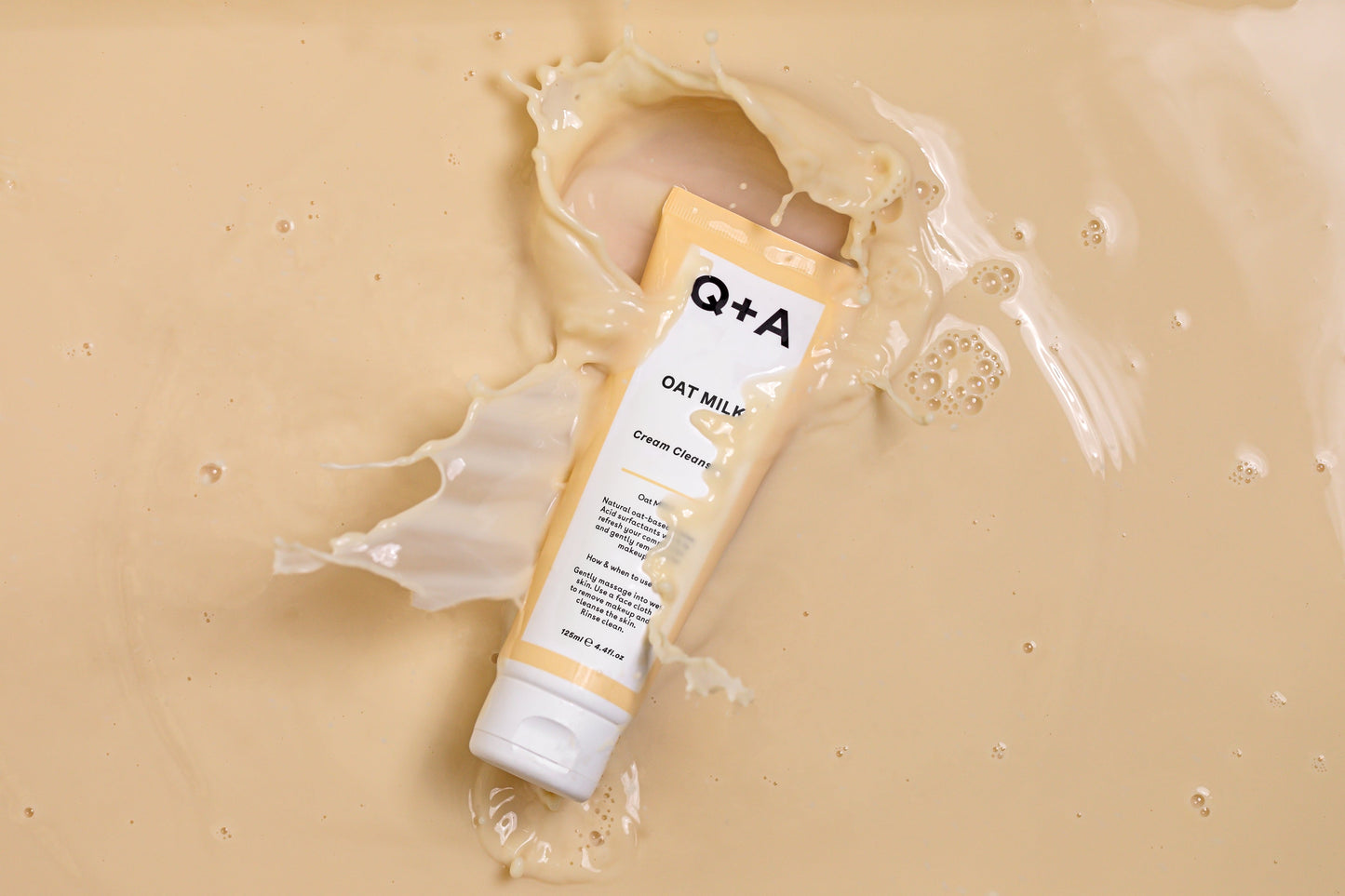 Q+A Oat Milk Cream Cleanser - kasvojenpuhdistusaine kuivalle iholle sisältää kauraa